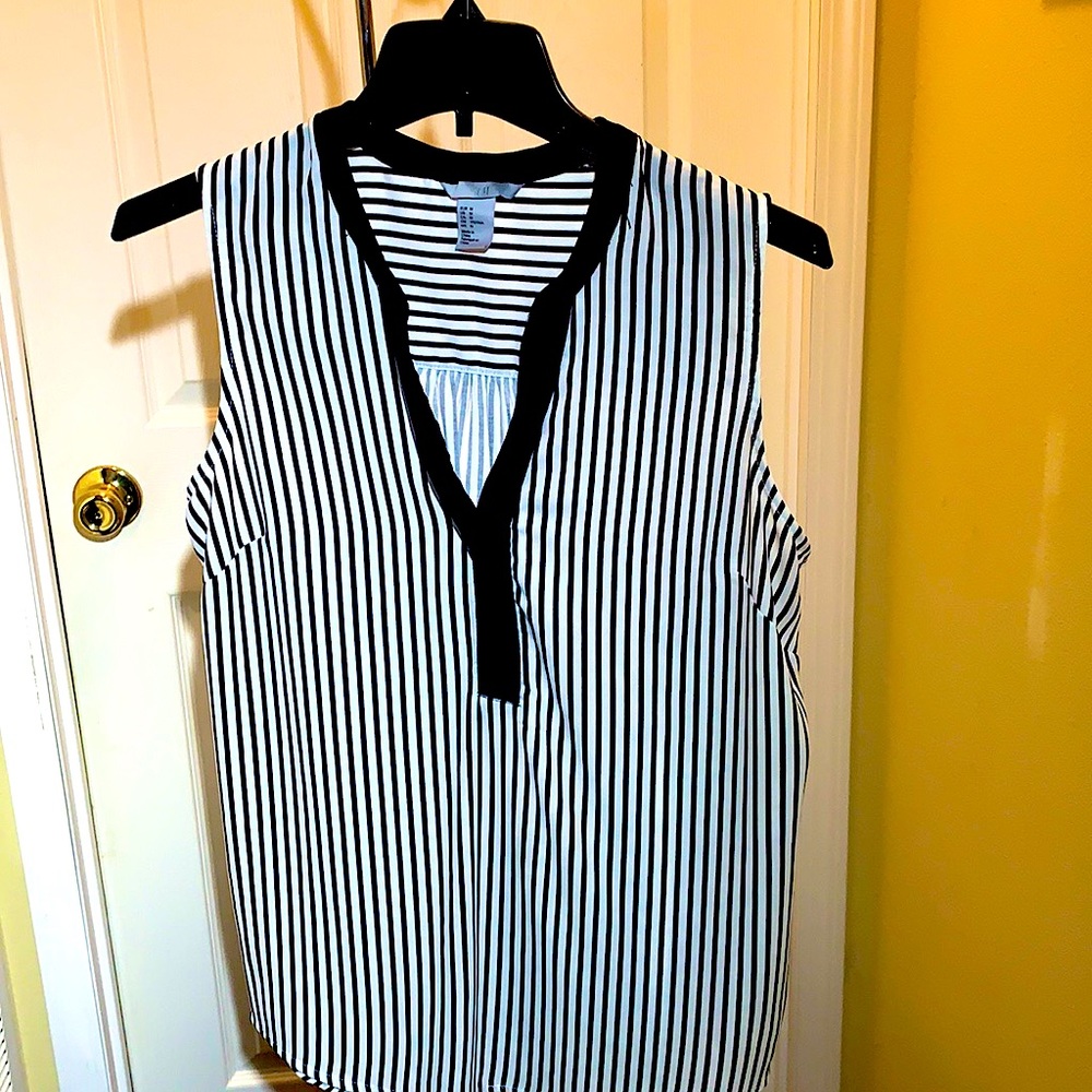 Black & white stripe sleeveless top